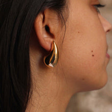 Load image into Gallery viewer, HONEY EARRINGS - GOLD
