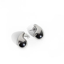 Load image into Gallery viewer, HONEY EARRINGS - SILVER
